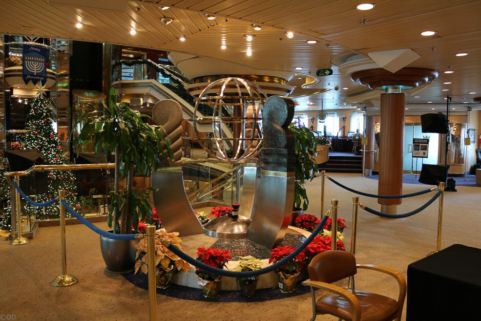 144 Majesty of the Seas Lobby