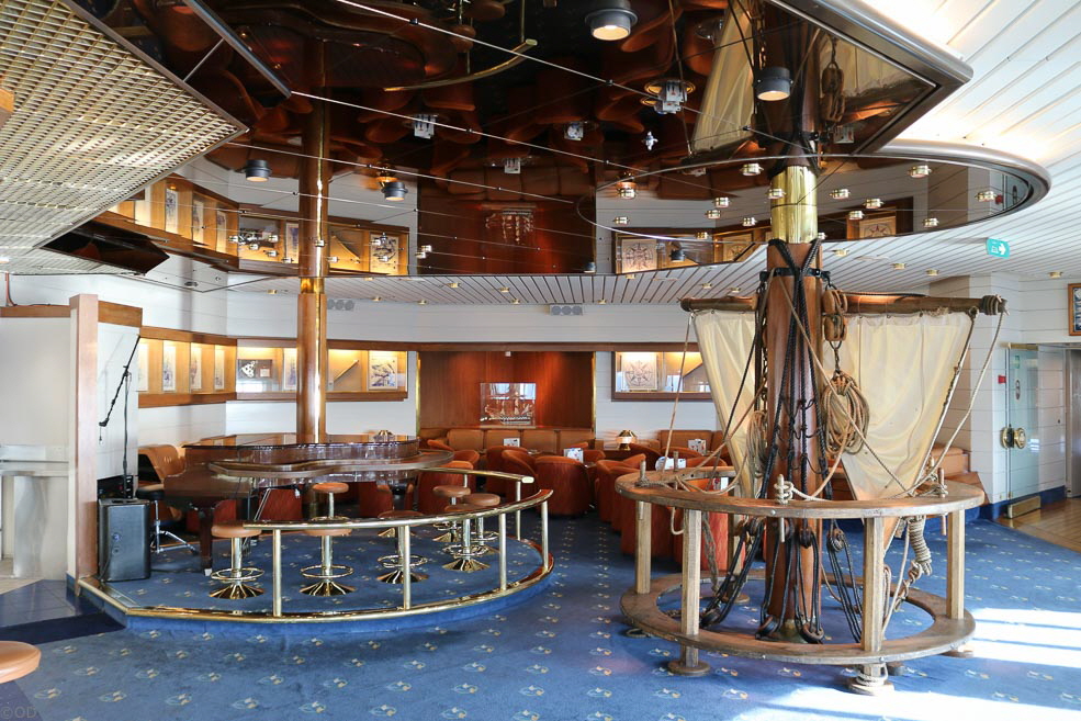 154 Majesty of the Seas Schooner Bar