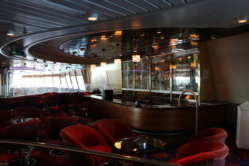 157 Majesty of the Seas Spectrum Bar